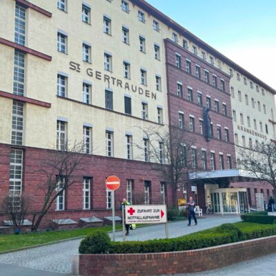 St. Gertrauden-Krankenhaus gegenüber von Otto Berg Bestattungen in Berlin-Wilmersdorf